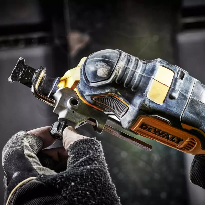 Multifunkciós vágógép, 300W tartozékokkal, kofferben - DeWalt