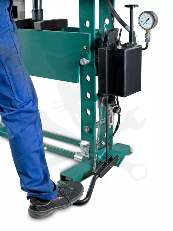 Prés 50 t hidro-pneumatilus lábpedálos - gyors dugattyú - Compac FP 50