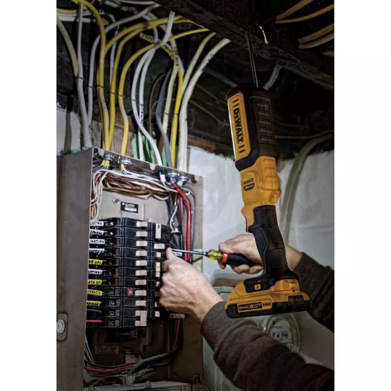 Szerelőlámpa, akkus, csuklós fej - akku nélkül - 225-450 Lm DeWalt