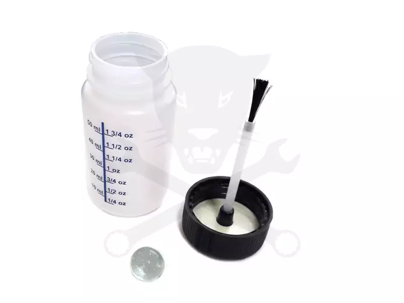 Festéktároló tégely javítófestékhez, ecsettel, üres 60 ml-es