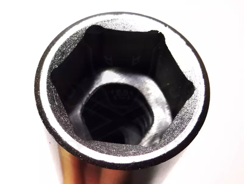 Gyertyakulcs 18 mm 1/2" - gumibetétes kivitel - hatlapú