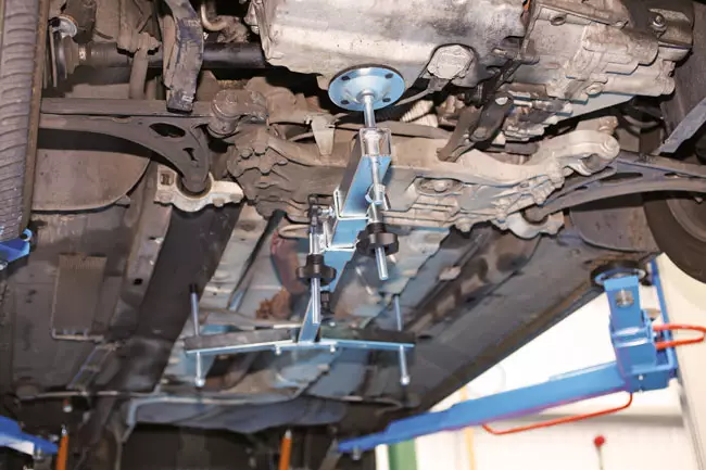 Motor és váltó támasztó univerzális konzol - Laser