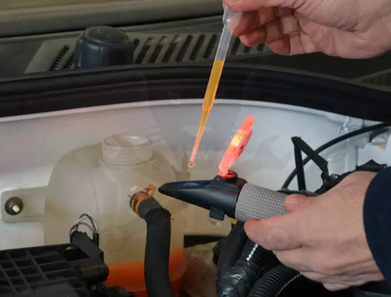 Refraktométer, 5 funkciós -ADBLUE- piros beépített LED lámpával Hubi