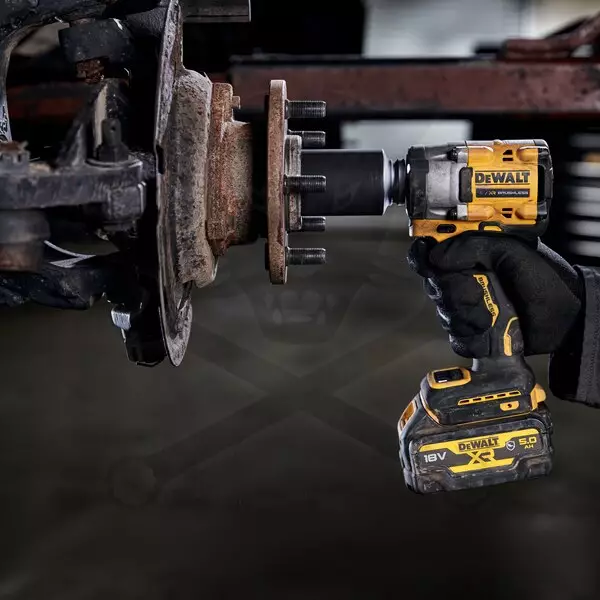 Ütvecsavarozó, akkus 18V  406 Nm 1/2" 2db 5.0Ah - DeWalt
