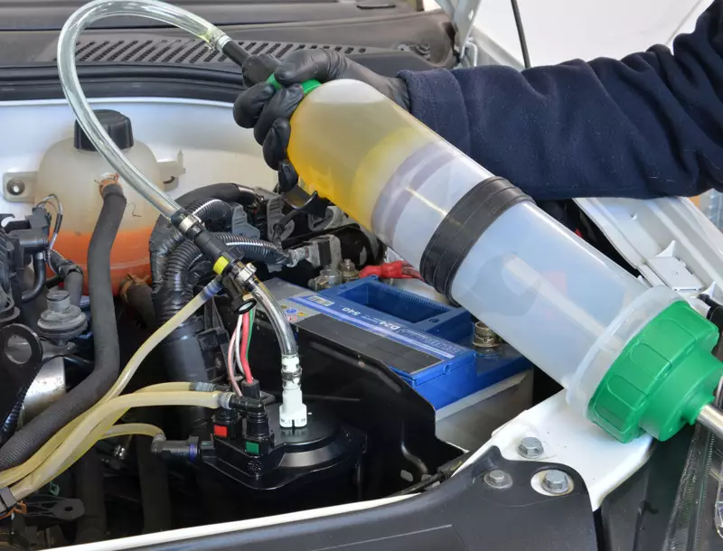 Üzemanyag kézipumpa 1500 ml fecskendő betöltésre és leszívására