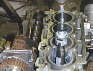 Hónoló fúrógépbe 3 pofás 51-178 mm Motor hengerekhez - profi - HUBI
