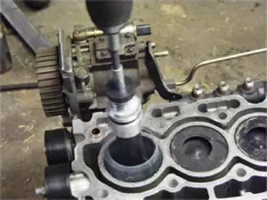 Hónoló fúrógépbe 3 pofás 51-178 mm Motor hengerekhez - profi - HUBI