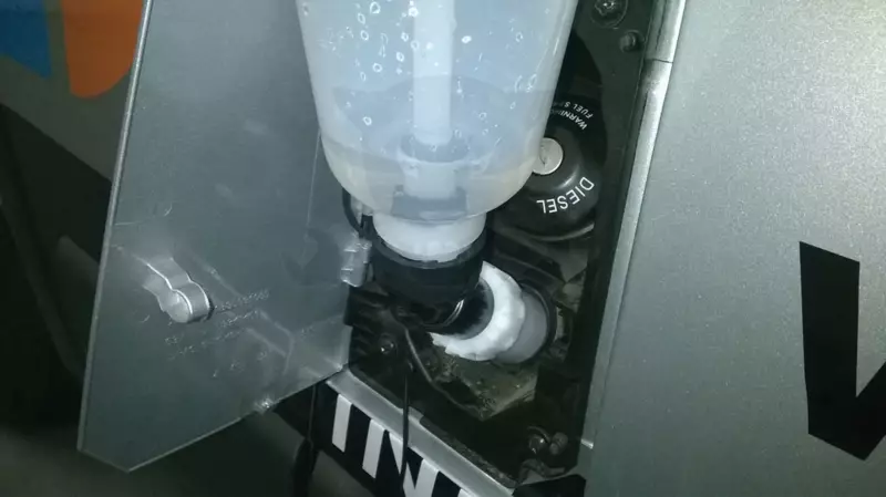 Adagoló flakon AdBlue folyadékhoz 45 fokos 1100 ml - szelepes