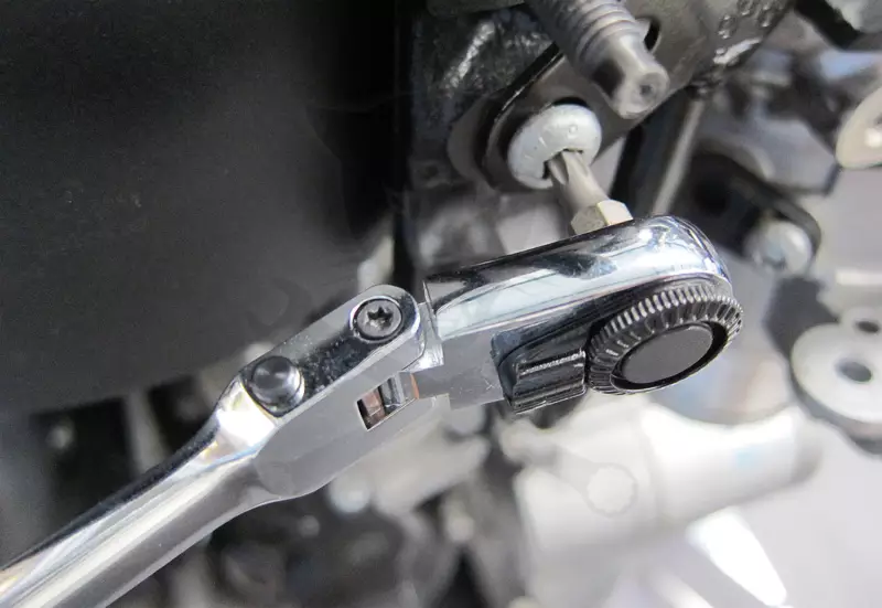 Racsnis hajtószár extra hosszú flexibilis fejjel 1/4" bit+1/4" dugófej