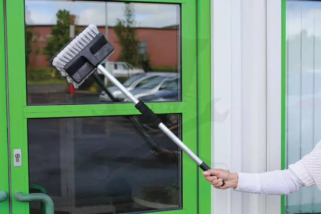 Autó mosókefe 700 mm-es nyéllel és sűrű, lágy, hosszú sörtékkel