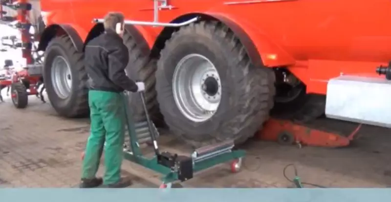 Kerékmozgató állvány 1600 kg-os mezőgazdasági gépekhez - Compac