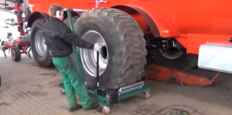 Kerékmozgató állvány 1600 kg-os mezőgazdasági gépekhez - Compac