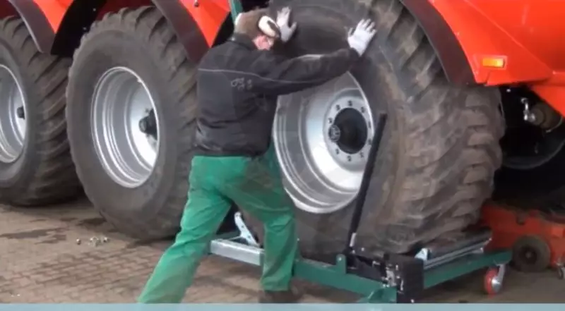 Kerékmozgató állvány 1600 kg-os mezőgazdasági gépekhez - Compac