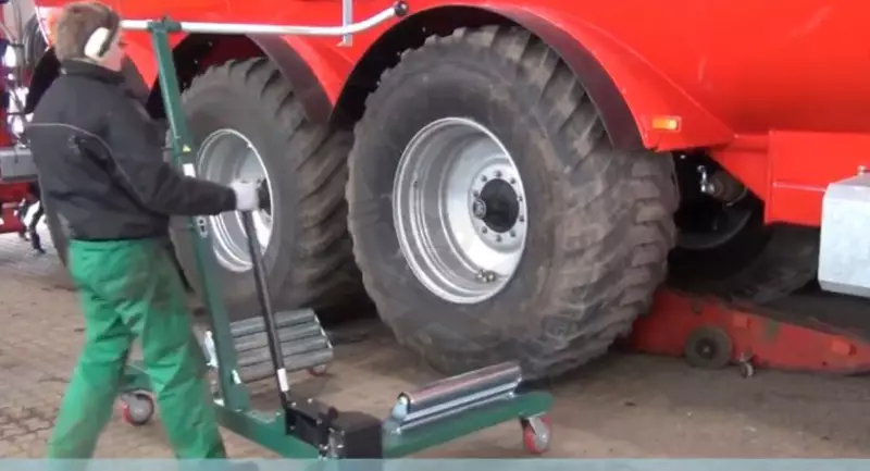 Kerékmozgató állvány 1600 kg-os mezőgazdasági gépekhez - Compac