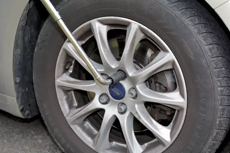 Kerékanyakulcs kétfejű 1/2" 18,5-19,5 mm -Ford króm kupakokhoz- Laser