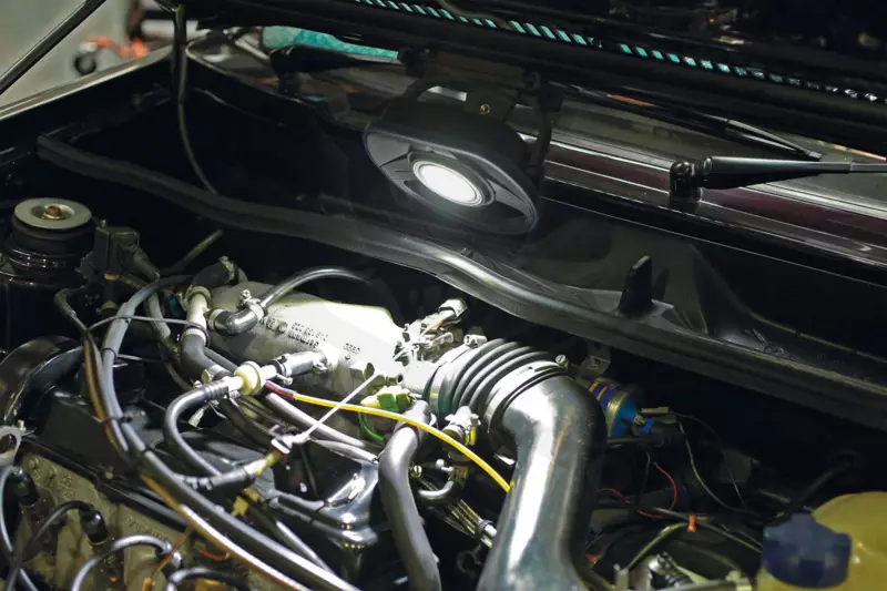 Szerelőlámpa LED-es MOTORHÁZTETŐRE 1 COB Led 10 W- akkus -TS20
