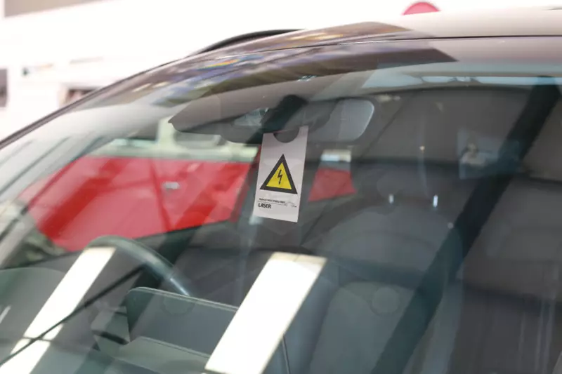 Tábla Vigyázat nagyfeszültség Hybrid/HEV/PHEV/BEV tükörre akasztható