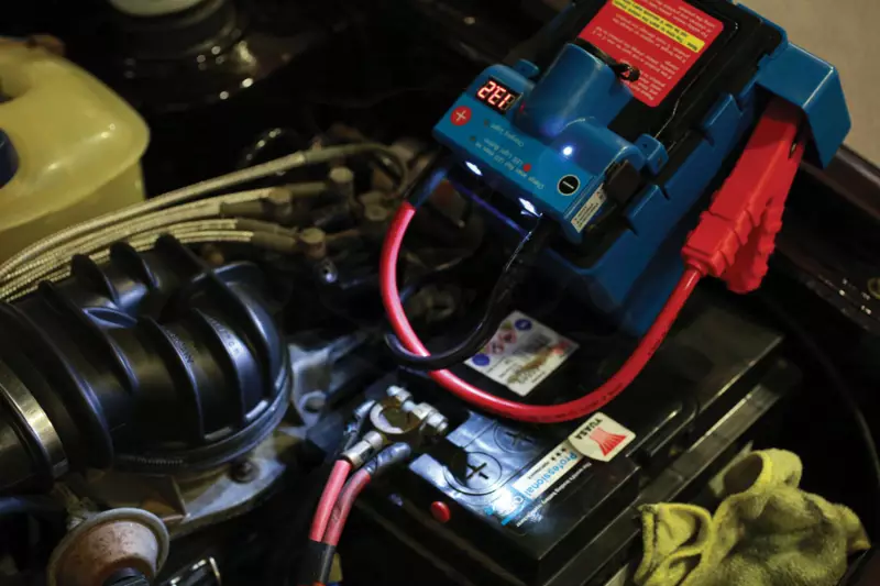Akkumulátor bikázó-indító (starter) 12 V -1200A -14Ah -Laser Tools