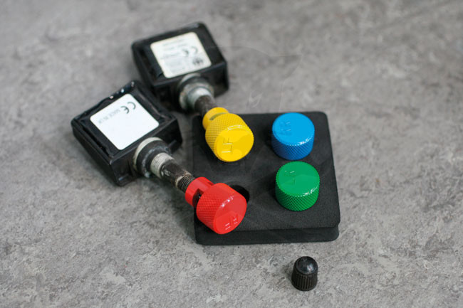 Szelep (TPMS) leengedő és TPMS szelep megjelölő 4 db-os készlet