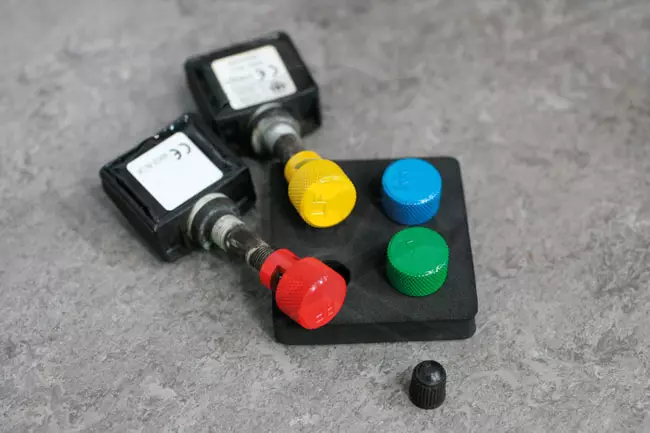 Szelep (TPMS) leengedő és TPMS szelep megjelölő 4 db-os készlet