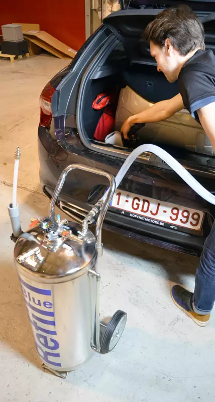 Mobil AdBlue töltő állomás -digitális mérőpisztollyal- levegős kivitel