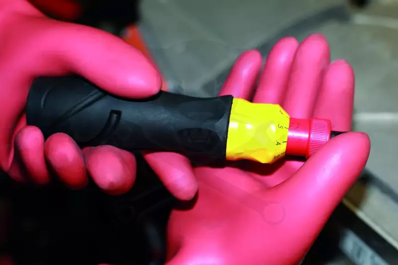 Nyomaték csavarhúzó VDE szigetelt 1000 V AC 1500 V DC 1-6 Nm - Laser
