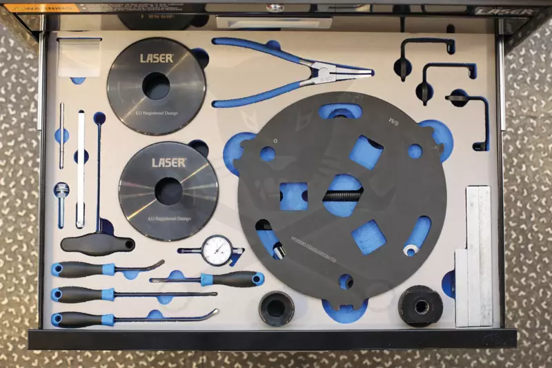 Kuplung szerelő - MASTER KIT - 4 fiókos szerszámos kocsiban - LASER