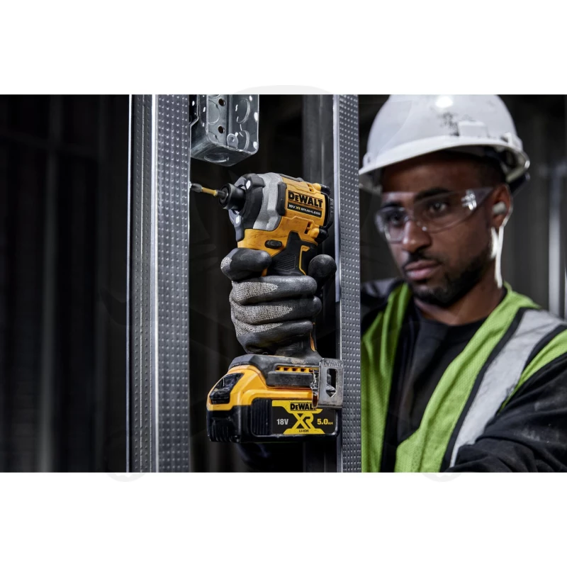 Ütvecsavarozó, akkus 18V  208 Nm 1/4" bit 2db 5.0Ah - DeWalt