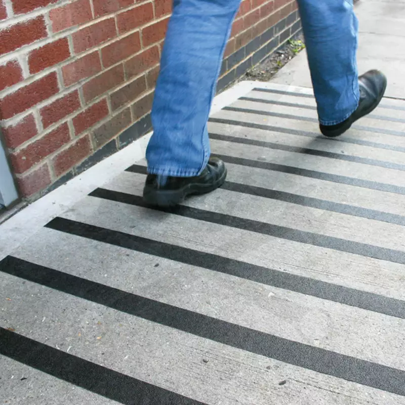 Csúszásgátló szalag fekete 25 mm x 5 m öntapadós - Berger