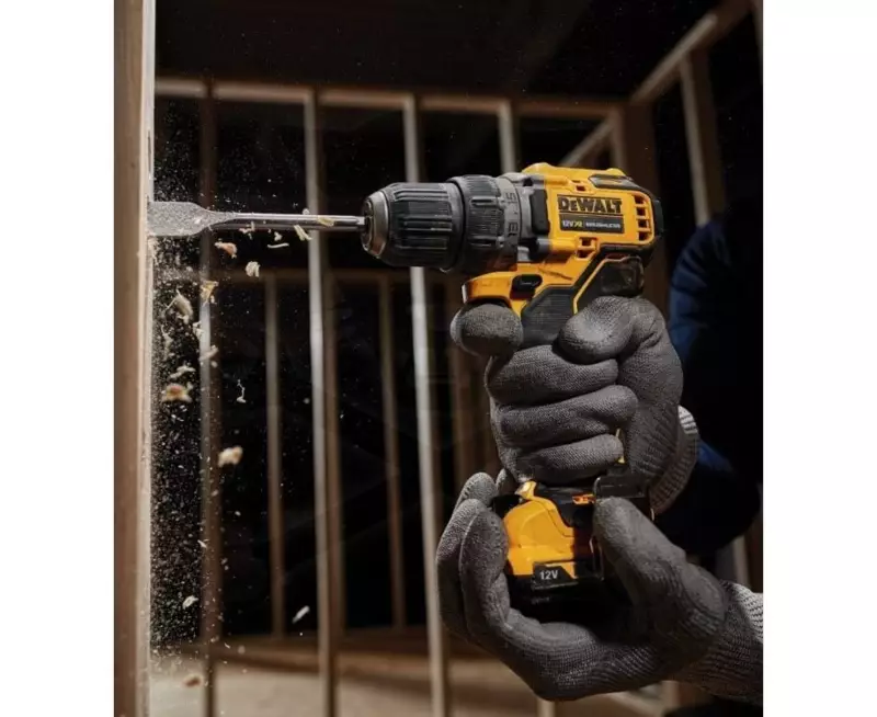 Fúró-csavarozó, akkus 12V 2x2.0Ah Li-Ion 57,5 Nm DeWalt