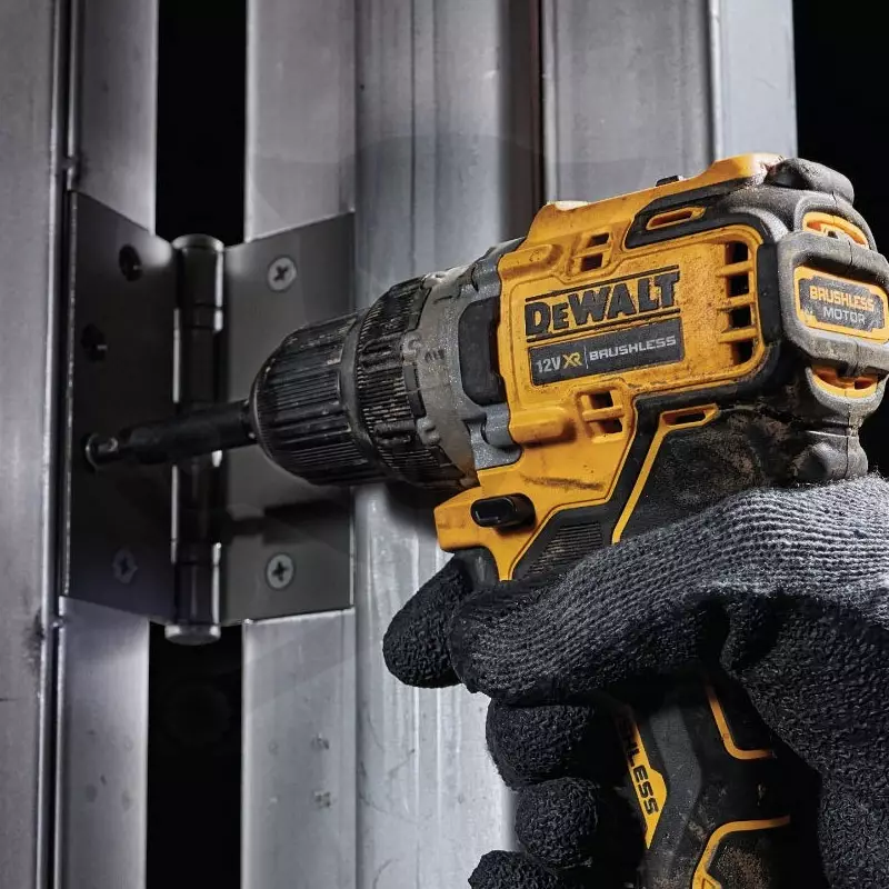 Fúró-csavarozó, akkus 12V 2x2.0Ah Li-Ion 57,5 Nm DeWalt