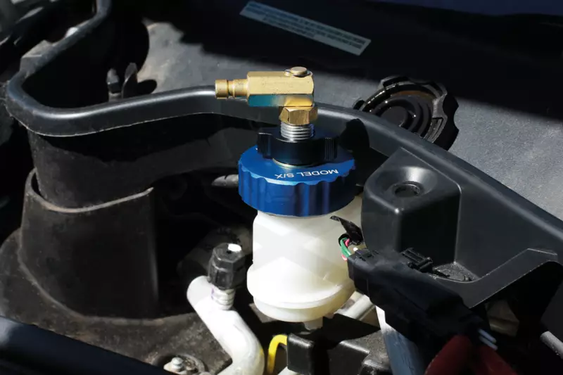Féklégtelenítő adapter fékolaj tartályhoz - Tesla Model S / X - Laser