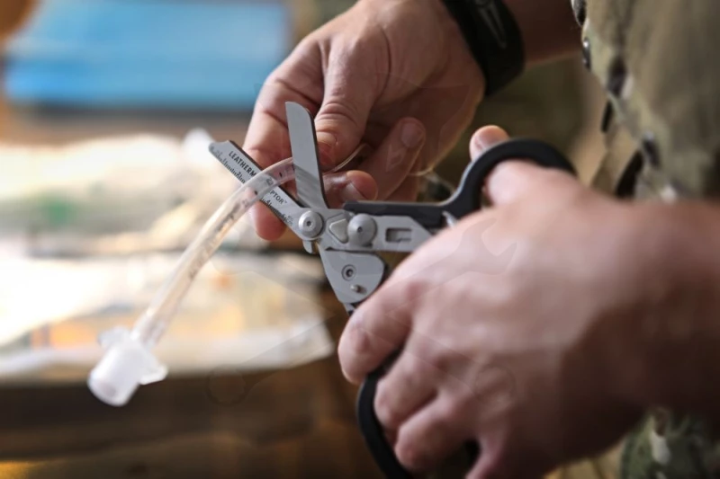 Multifunkciós szerszám Leatherman RAPTOR narancs/fekete+ Molle tok -