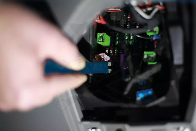 Biztosíték kiszedő és foglalat tisztító készlet - Laser
