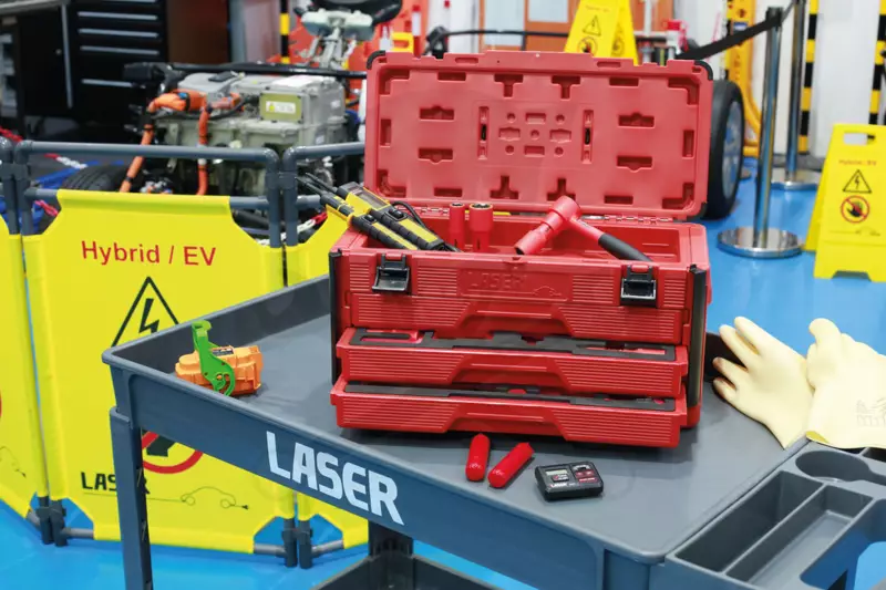Szerszámkészlet Szigetelt/Hibrid VDE 1000 V 27 db-os készlet 3/8" Laser