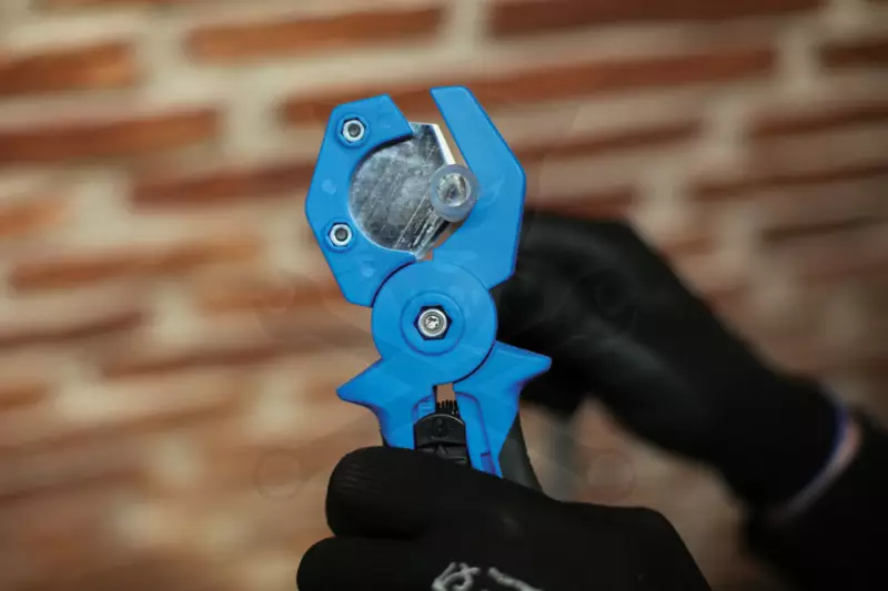 Tömlővágó szerszám műanyag csőhöz 0-32 mm / 200 mm - Laser