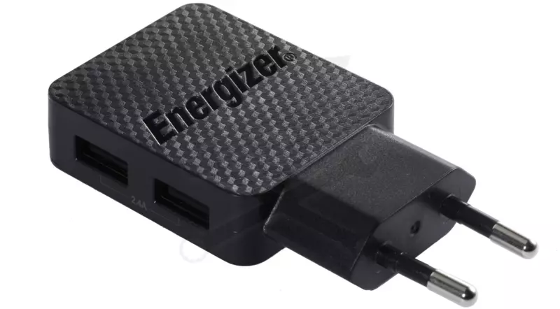 Hálózati USB töltő adapter 230V - 5V 2.4A + USB C + Micro kábelek