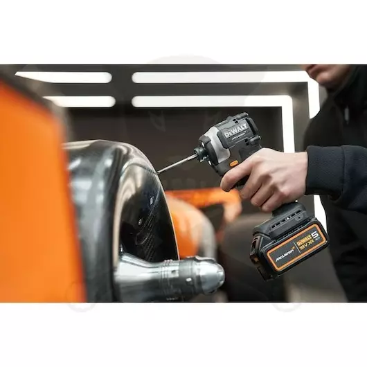 Fúró-csavarozó és ütvecsavar szett, akkus 18V 2x5.0Ah McLaren