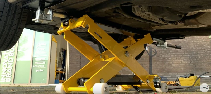 Emelő gépkocsi mobil emelő 2,5 tonnás  - Winntec RAZZO-1
