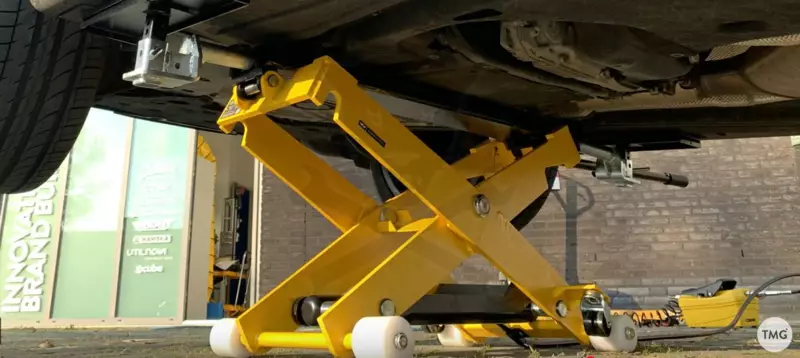 Emelő gépkocsi mobil emelő 2,5 tonnás - Winntec RAZZO-1