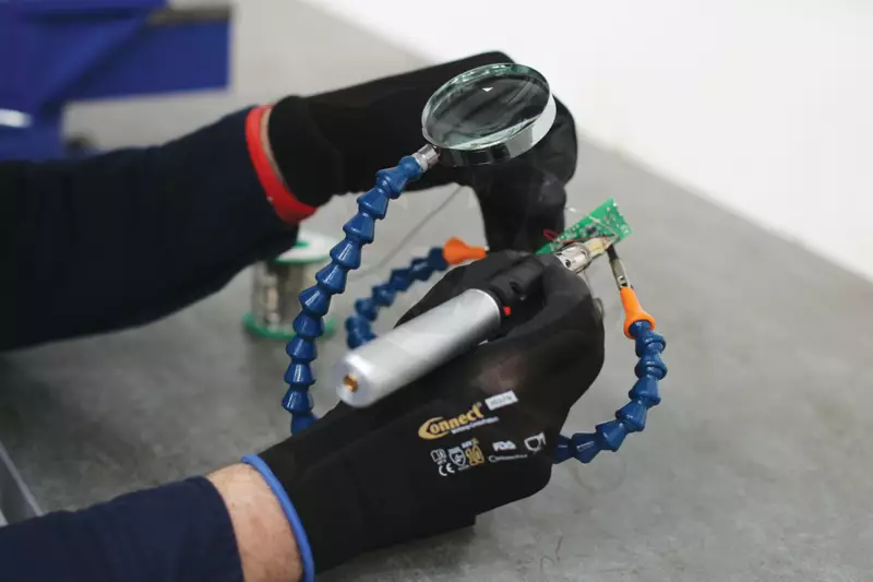 Forrasztó állvány csipeszekkel nagyítóval -mulifunkciós- Laser Tools