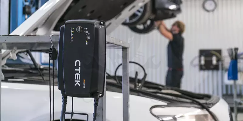 Akkumulátor töltő 12V - 25A CTEK PRO 25S EU
