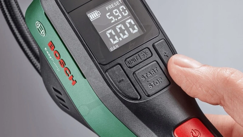 Kompresszor akkus 3,6 V 10,3 bar + 4db fej + lámpa - Bosch