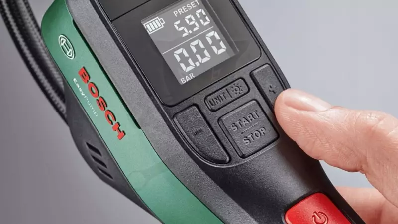 Kompresszor akkus  3,6 V 10,3 bar + 4db fej + lámpa - Bosch