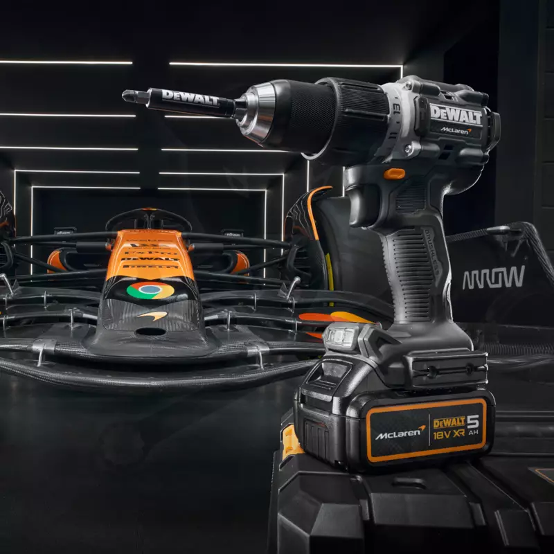Ütvefúró-csavarbehajtó, akkus 18V   90 Nm 2x5.0Ah McLaren-DeWalt