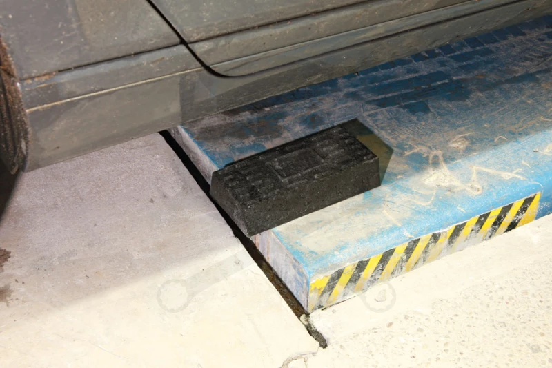 Gumikocka téglatest 200x100 x 25 mm magas - tömör - Laser