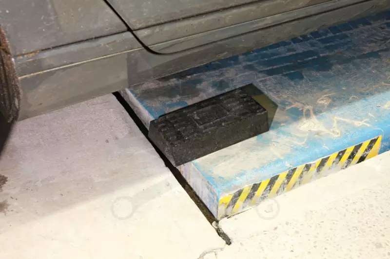 Gumikocka téglatest 200x100 x 25 mm magas - tömör - Laser