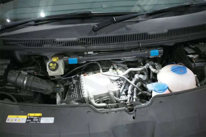Szerelőlámpa MOTORHÁZTETŐRE 1000 lm - akkus, mágneses és kampós