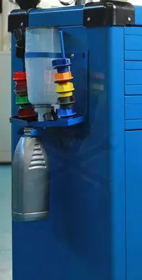 Olajbetöltő adapter készlet kézmentes tölcsérrel 9 db-os + Falitartó készlet