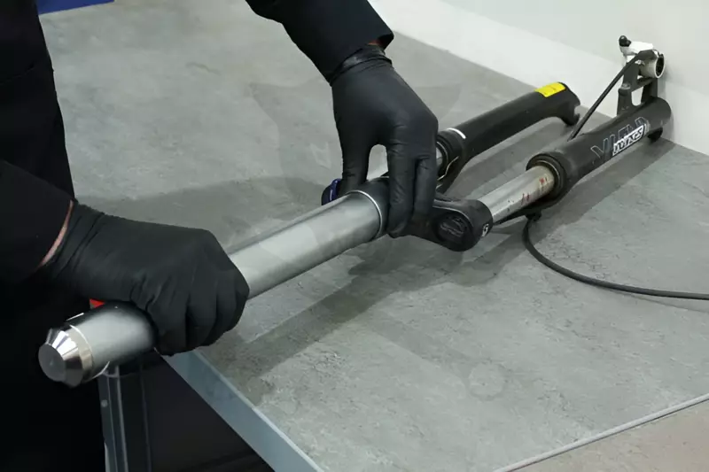 Kerékpárhoz villanyakcső felhelyező szerszám, NAGY - Laser